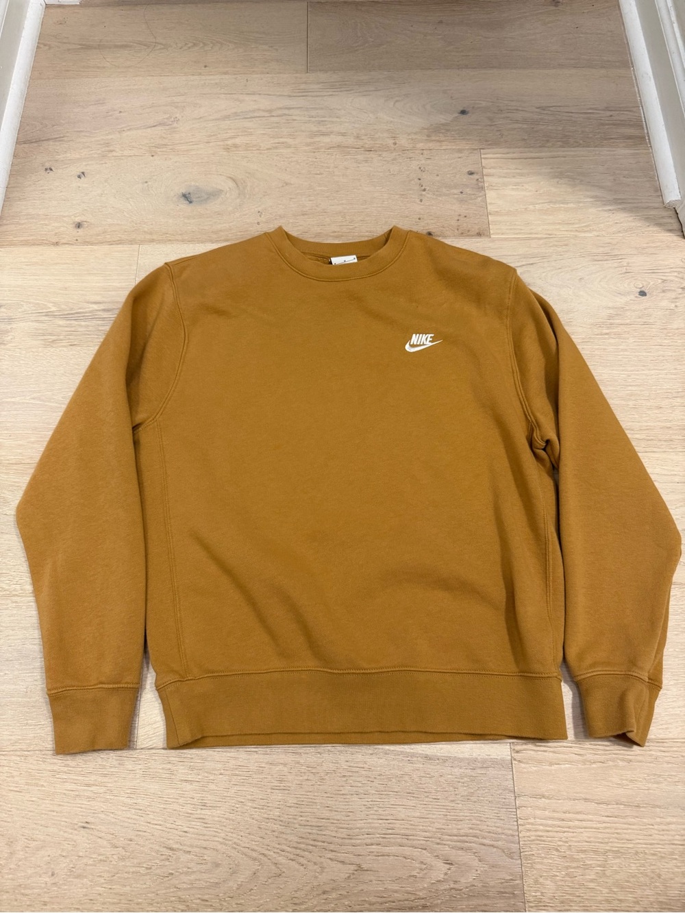 Nike Women Crewneck Sweatshirt in Mustard Tan Size Medium